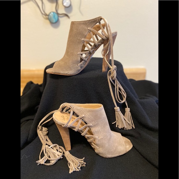 Banana Republic~Sexy SuedeLeather Gladiator Heels~ - Picture 3 of 8